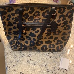 Coach Leopard purse! Great condition!